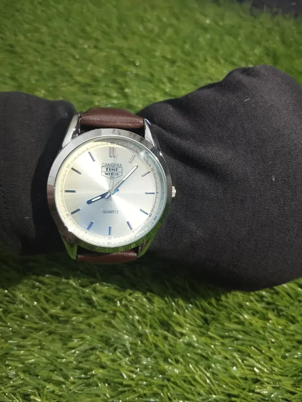 Unisex Luxury Leather Strap Watch – Round Dial Casual & Formal Wristwatch